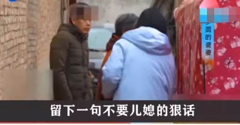 兒子聽信媽媽的話趕走剛生完孩子的妻子，親戚：他是個媽寶男