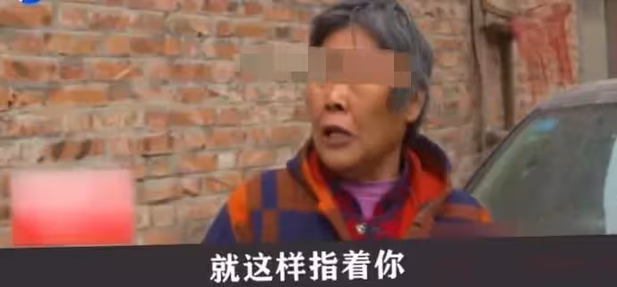 兒子聽信媽媽的話趕走剛生完孩子的妻子,親戚:他是個媽寶男