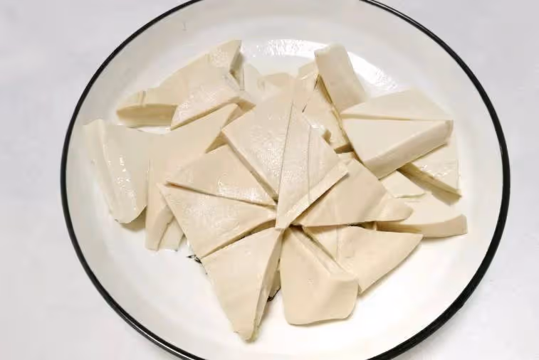 煎豆腐時,不要直接用油煎!多做一步,不粘鍋不破皮,香嫩不易碎