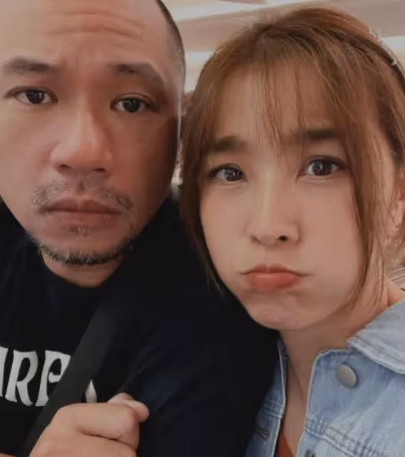 分手小嫻1年!金剛遭目擊「激吻56歲資深女星」畫面全被拍⋯本人害羞發聲了