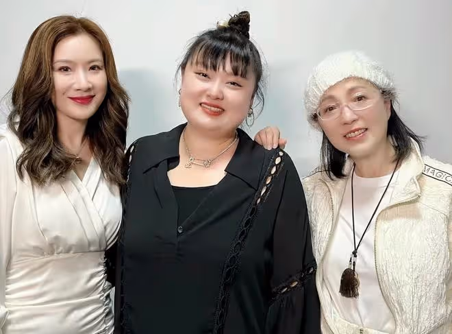 一天9頓！TVB女星吃路邊攤，體重200斤引人擔憂，定居內地成富婆