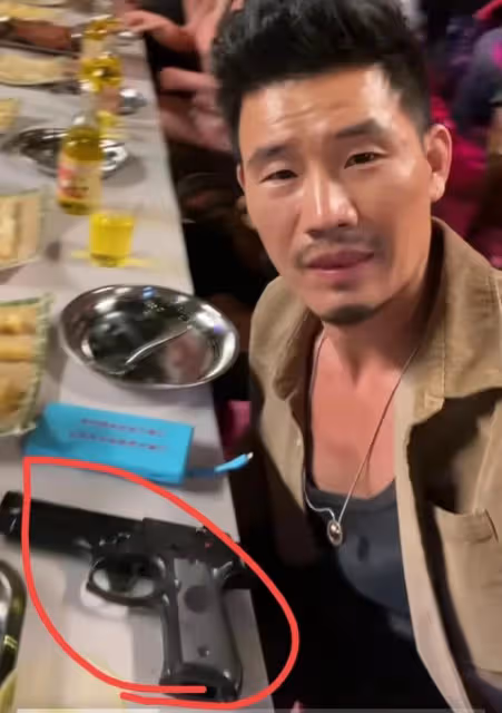 演員嘎子:入戲太深,把道具槍帶入飯店把客人嚇跑,被保安趕出門