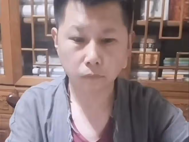 曹雲金直播成功後,何雲偉深受啟發,不說相聲不搞劇情專心賣字畫