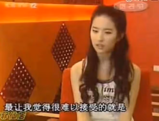劉亦菲曾被韓國女生欺負的事登上熱搜,網友:美國人被打關我啥事