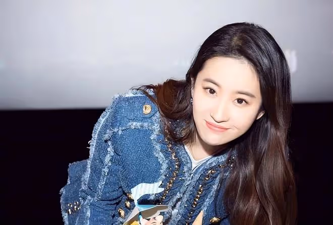劉亦菲曾被韓國女生欺負的事登上熱搜,網友:美國人被打關我啥事