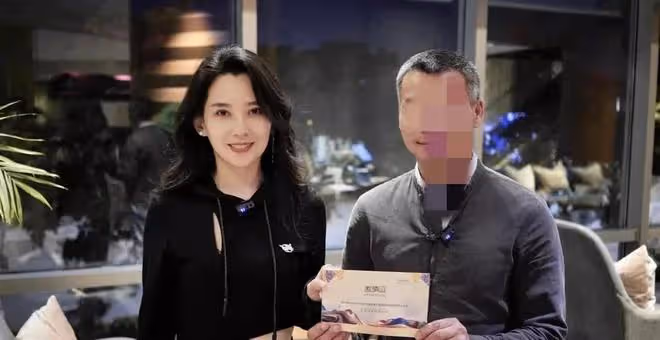 新疆美女李巧火了！她長相酷似李富真，又像胡慧中，顏值不輸明星