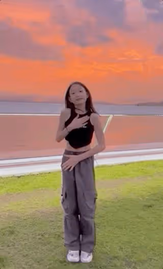 李小璐李小鵬同時曬女兒跳舞，甜馨被指舞技不如奧莉，但顏值反超
