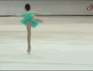 李小鵬曬11歲女兒熱舞,奧莉穿露臍裝引爭議,被指顏值不如小時候