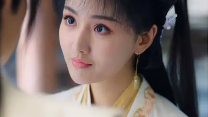 熱度未蹭到反被嘲，於正女演員酷似鄭爽，口型奇怪氣質一言難盡！