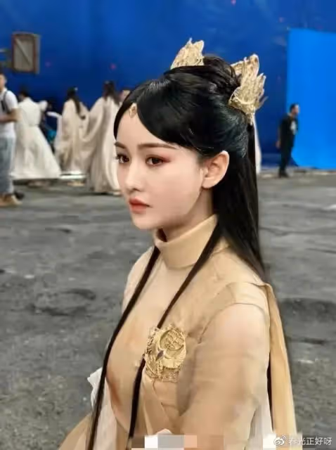 熱度未蹭到反被嘲,於正女演員酷似鄭爽,口型奇怪氣質一言難盡!