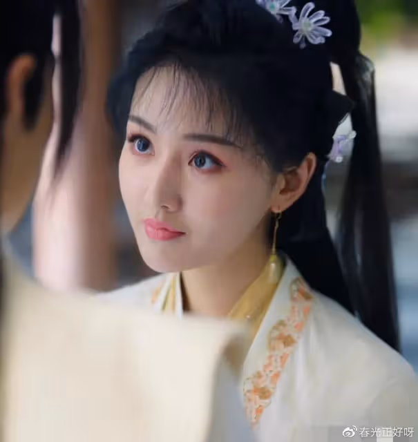 熱度未蹭到反被嘲,於正女演員酷似鄭爽,口型奇怪氣質一言難盡!