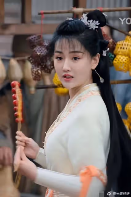 熱度未蹭到反被嘲,於正女演員酷似鄭爽,口型奇怪氣質一言難盡!