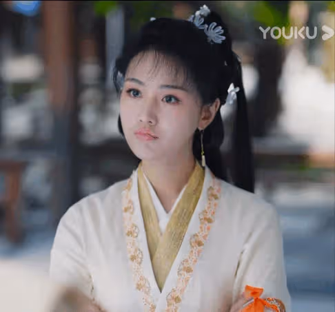 熱度未蹭到反被嘲,於正女演員酷似鄭爽,口型奇怪氣質一言難盡!
