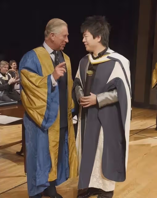 郎朗揭秘參加英王加冕禮細節!與威廉王子摟腰,曾令國王感動含淚