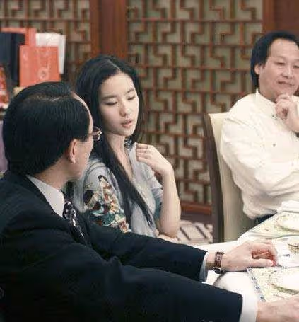 劉亦菲:乾爹的「移情別戀」,讓神仙姐姐無戲可拍