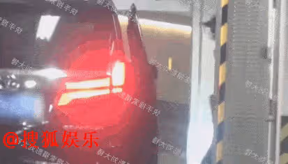 戀情實錘！楊洋與小「劉亦菲」同宿酒店三夜，出門時避嫌分開走