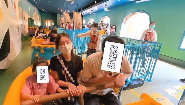 陳赫一家人出遊,夫妻倆首次不打碼秀恩愛,寵溺摸臉讓人羨慕
