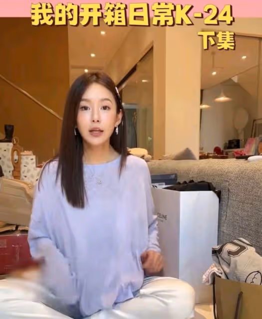 陳赫一家人出遊,夫妻倆首次不打碼秀恩愛,寵溺摸臉讓人羨慕