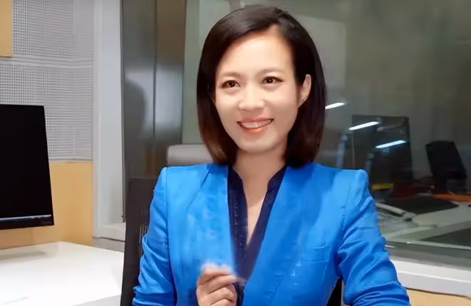 央視再出大失誤：寶曉峰整理頭髮，導播疑開小差，放重播版欲補救