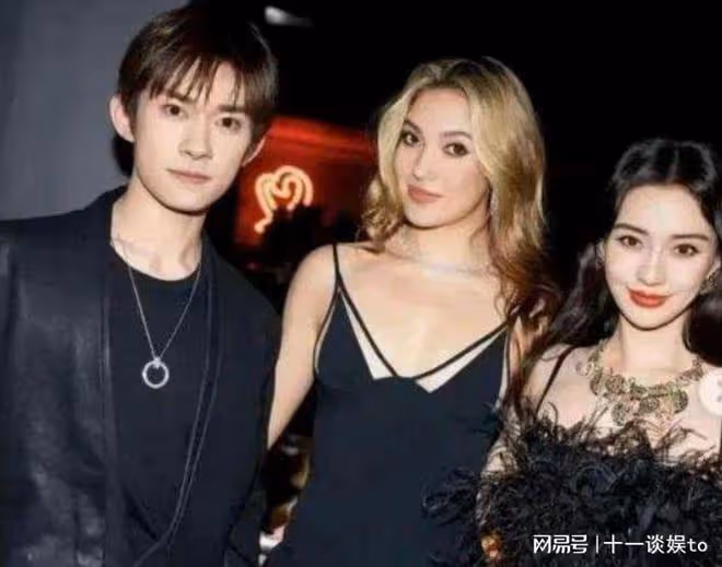 谷愛凌紅毯造型惹爭議,著裝大膽被指不合適,與梅西同框顯尷尬