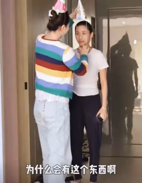 何超蓮慶32歲生日,穿背帶褲小腹隆起,被猜測已懷有身孕