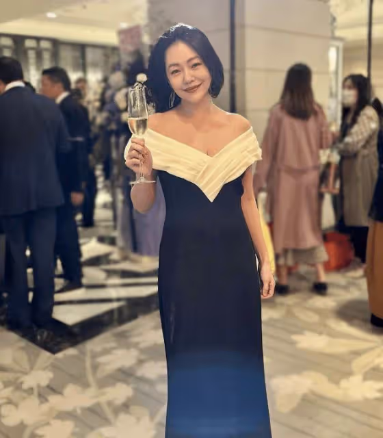 小S攜家人參加婚禮,S媽打扮喜慶溫婉大方,許曦文模樣成熟顯高冷
