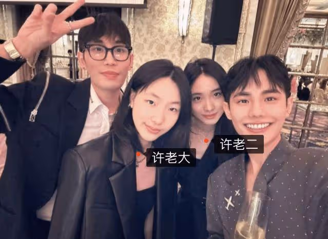 小S攜家人參加婚禮,S媽打扮喜慶溫婉大方,許曦文模樣成熟顯高冷
