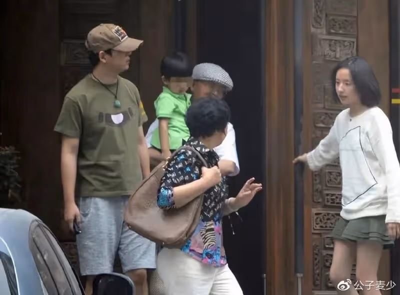 董潔直播賣瑜伽褲,把女星的身材尷尬暴露得淋漓盡致