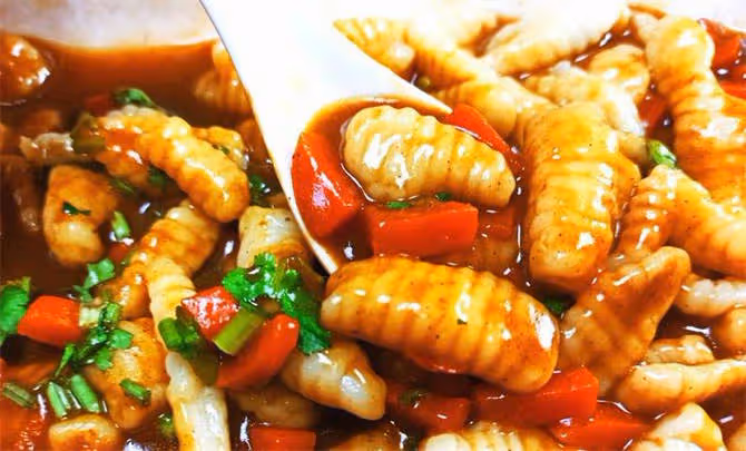 土豆別炒菜了,加根胡蘿蔔換個新吃法,爽口筋道,全家吃撐了