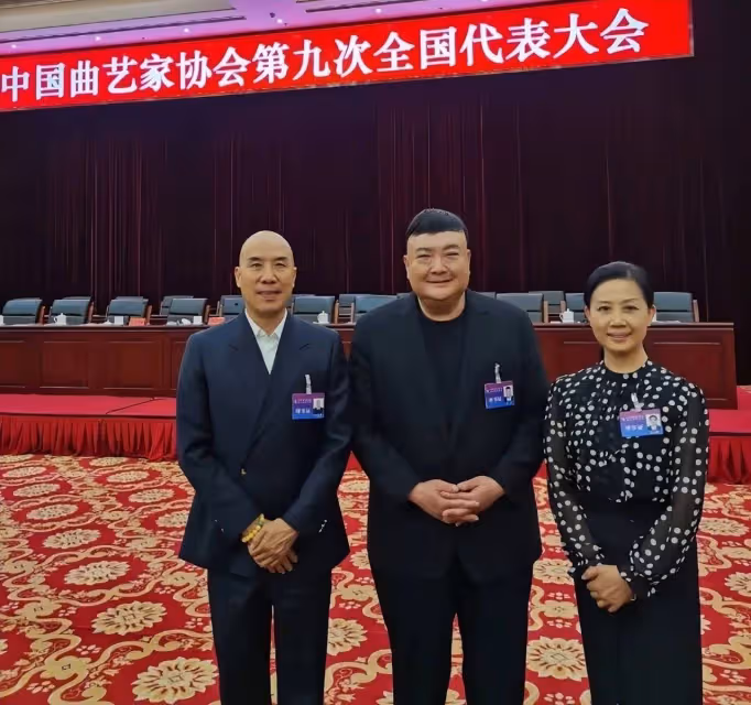 曲協換屆圓滿完成!姜昆卸任、馮鞏任新主席,市場調節迫在眉睫