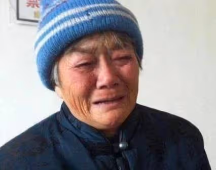婆婆嫌兒媳「殘障」婚禮沒管,月子沒伺候!!十年後壽宴她說「一番話」我淚流滿面!