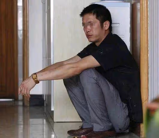 妻子在坐月子!丈夫即然主動要分房睡,半夜不經意「經過妻子臥室」丈夫含淚報警