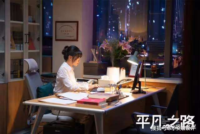 《平凡之路》董嬌嬈出軌富豪老頭懷上孩子，再次拋棄潘岩，潘岩含淚雨中追妻