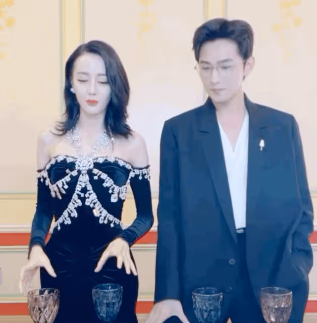 楊洋戀情發酵：迪麗熱巴被罵「倒貼」，更多細節曝光，本人曾回應