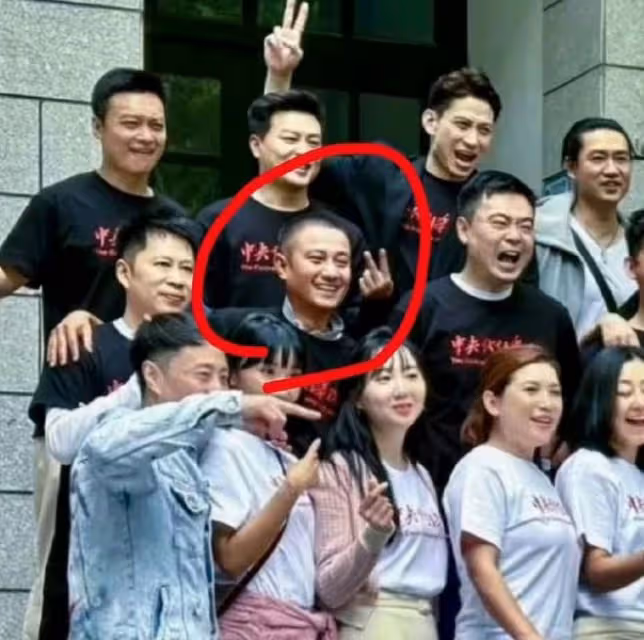 38歲文章再陷情感風波,被小女友索要高額彩禮,還拿親密照威脅他