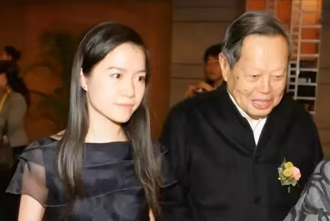 楊振寧:我有月薪百萬,把財政大權都交給妻子,她的回答令人淚目