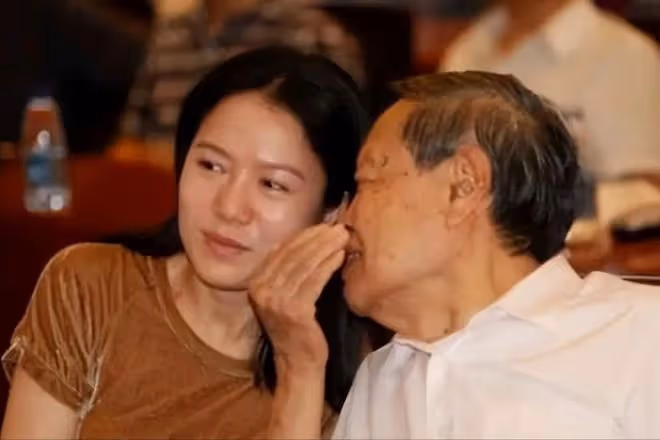 楊振寧:我有月薪百萬,把財政大權都交給妻子,她的回答令人淚目