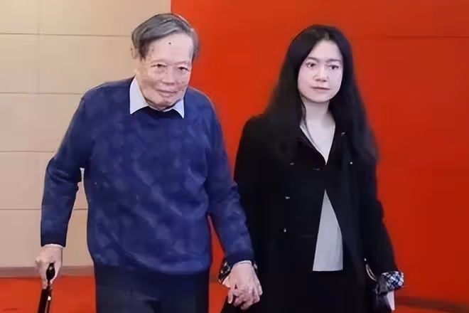 楊振寧:我有月薪百萬,把財政大權都交給妻子,她的回答令人淚目