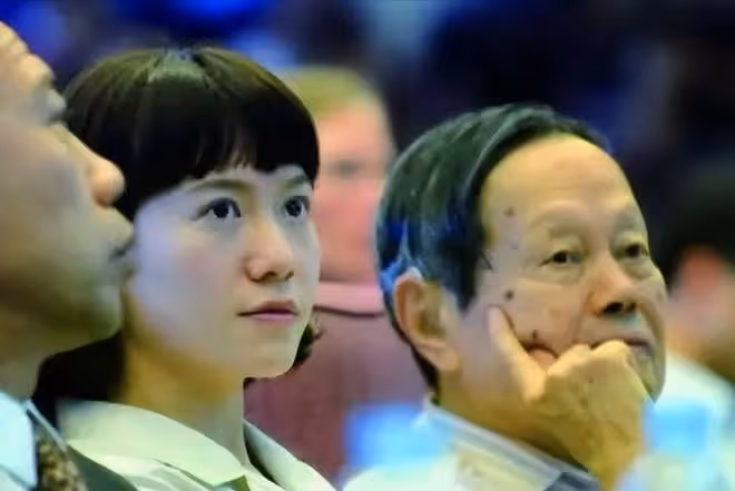 楊振寧:我有月薪百萬,把財政大權都交給妻子,她的回答令人淚目