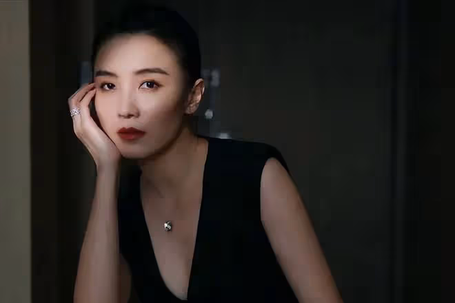 宋佳:因事業放棄陳龍,因婚姻放棄張黎,如今與黃少峰長相廝守