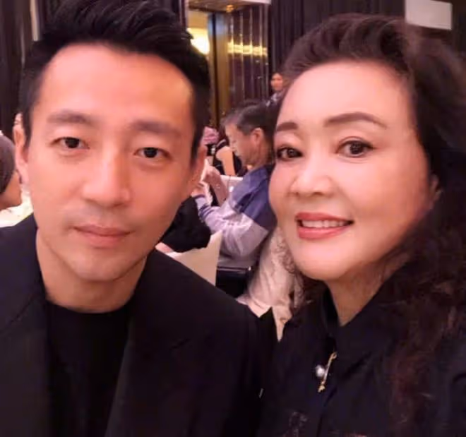 汪小菲給女星直播間狂刷禮物,女方現身回應戀情傳聞,稱很尷尬
