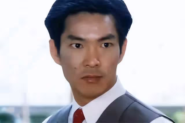 2大動作明星喝酒聚會!元彪身家過億生活富貴,盧惠光住狹小房子