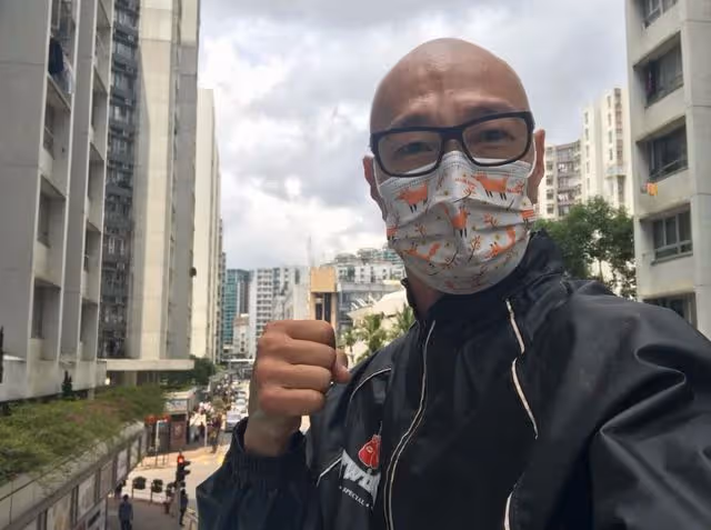 2大動作明星喝酒聚會!元彪身家過億生活富貴,盧惠光住狹小房子
