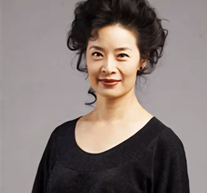 老戲骨顧艷移居日本,久違回國見老母表孝心,演員母親住在養老院
