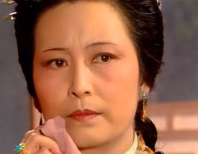 老戲骨顧艷移居日本,久違回國見老母表孝心,演員母親住在養老院