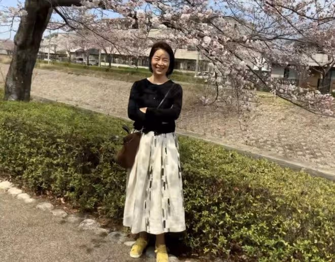 老戲骨顧艷移居日本,久違回國見老母表孝心,演員母親住在養老院