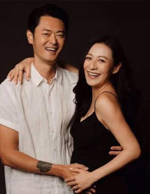 曹雲金前女友臨盆在即,穿弔帶秀豐滿身材,被富商老公親吻太甜蜜