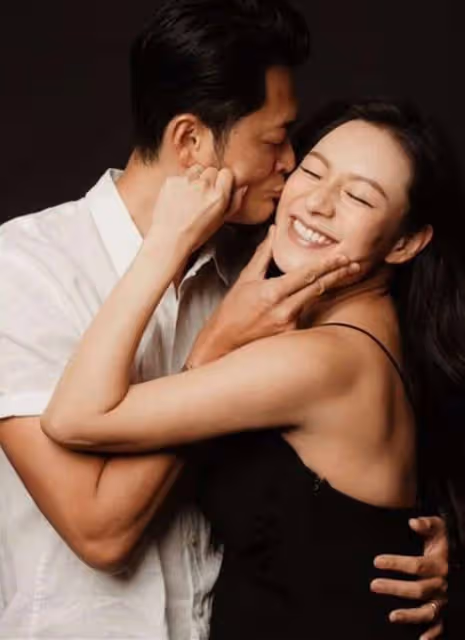 曹雲金前女友臨盆在即,穿弔帶秀豐滿身材,被富商老公親吻太甜蜜
