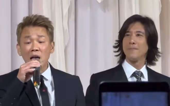 王力宏與陶喆現身婚禮獻唱,留長發顯油膩,網友嘲2人都是出軌男