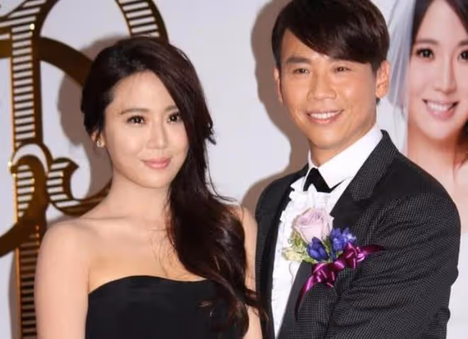 王力宏與陶喆現身婚禮獻唱,留長發顯油膩,網友嘲2人都是出軌男